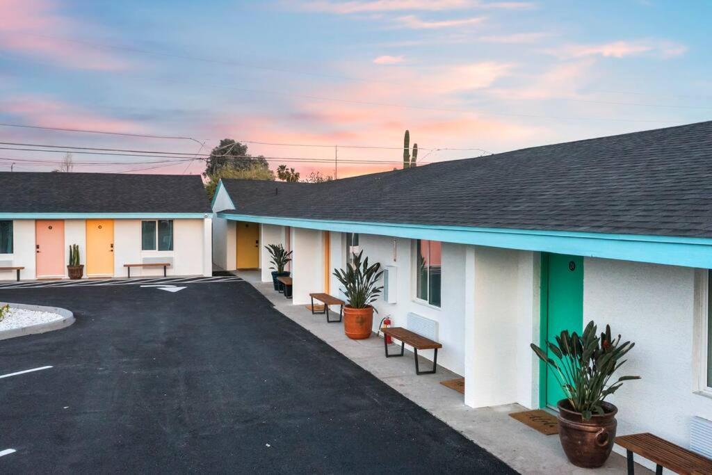 Kalaemano Studio Suite ʻoluʻolu Komo Chandler Exterior photo